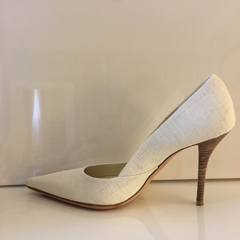 MiuMiu elegant white heels